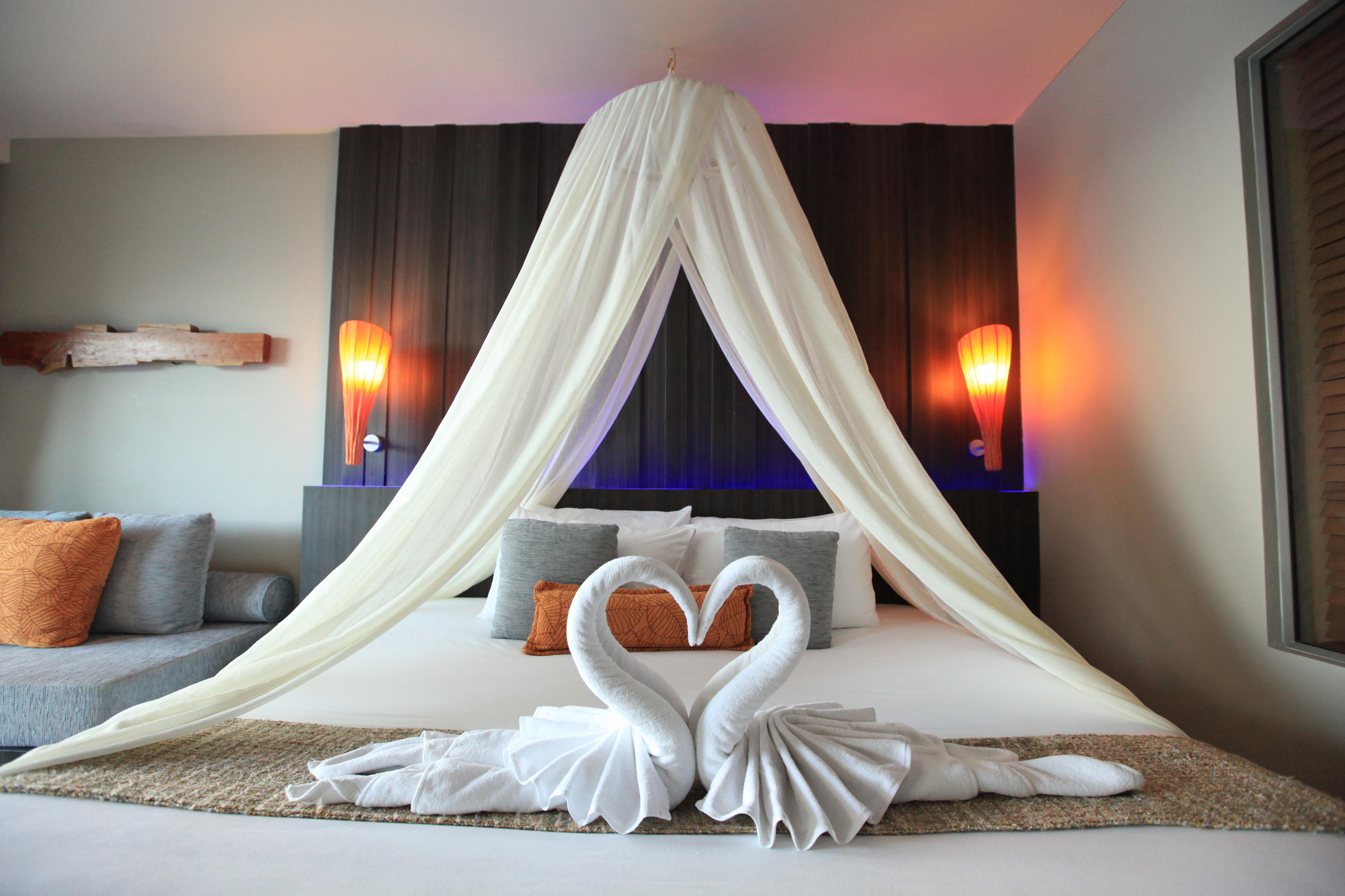 Kalima Resort And Spa Patong Kültér fotó A bed with a mosquito net