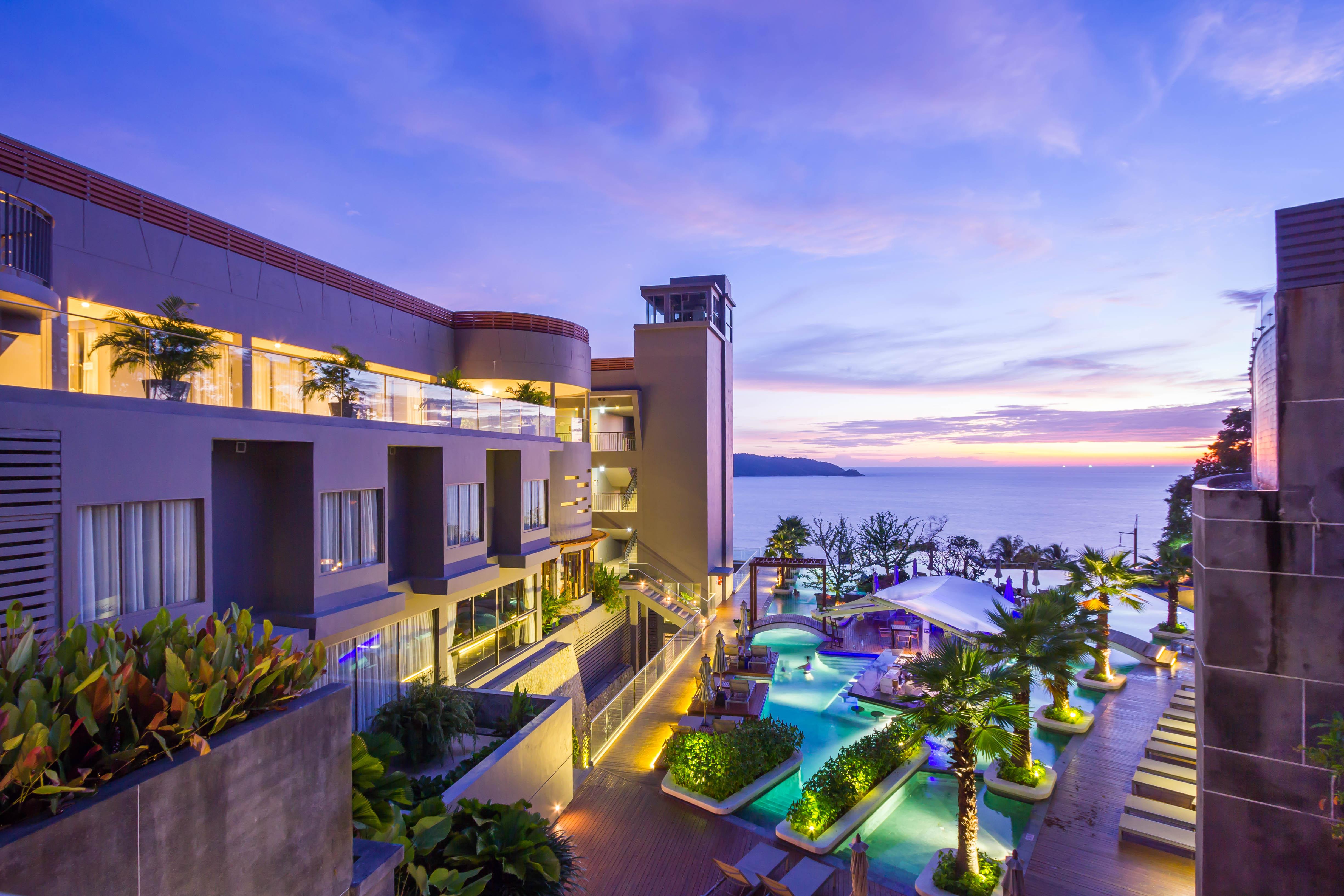 Kalima Resort And Spa Patong Kültér fotó The Royal