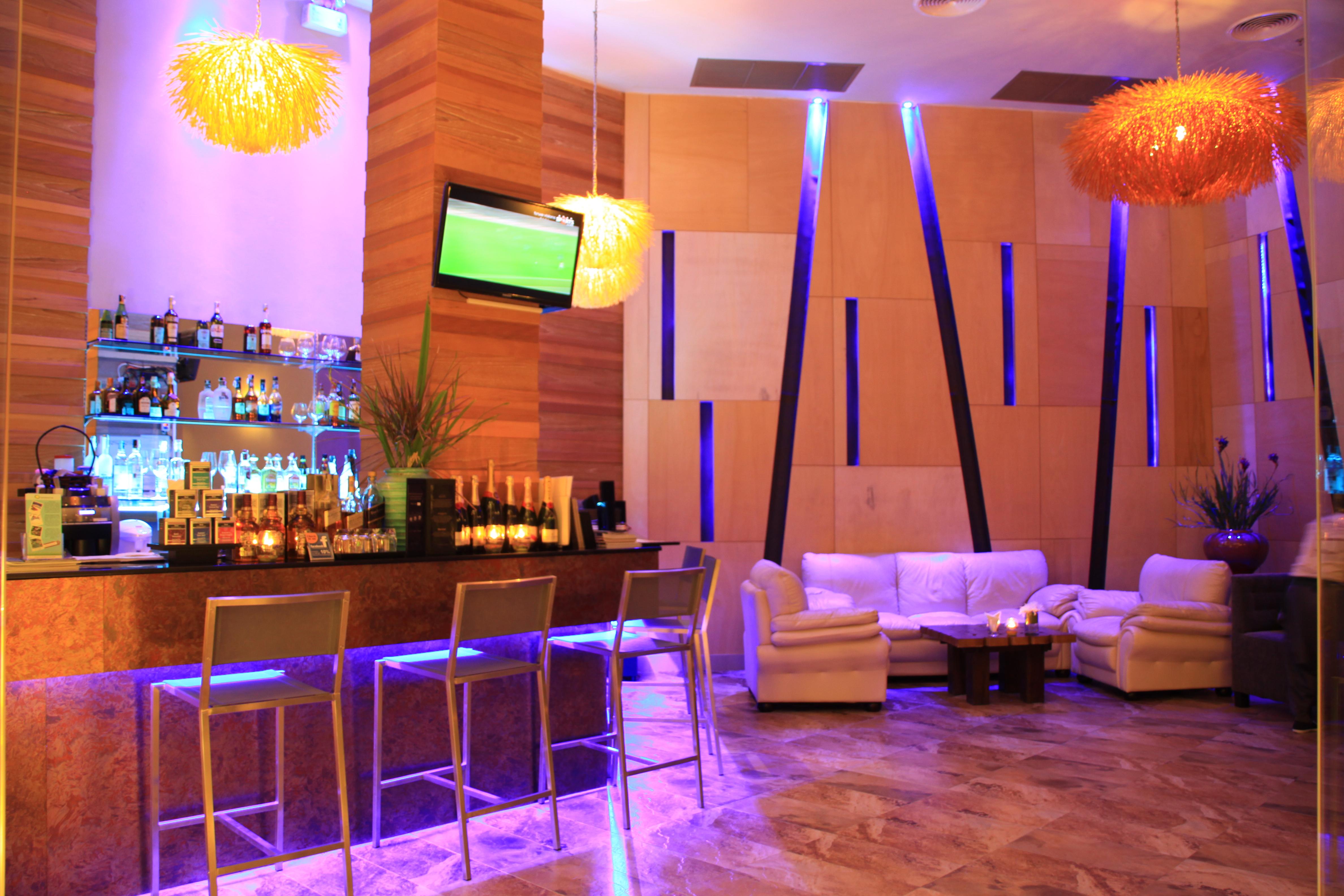 Kalima Resort And Spa Patong Kültér fotó The bar at the hotel