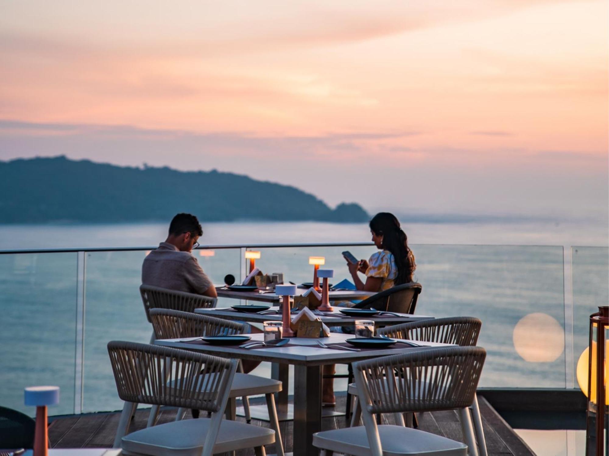 Kalima Resort And Spa Patong Kültér fotó Sunset at the restaurant
