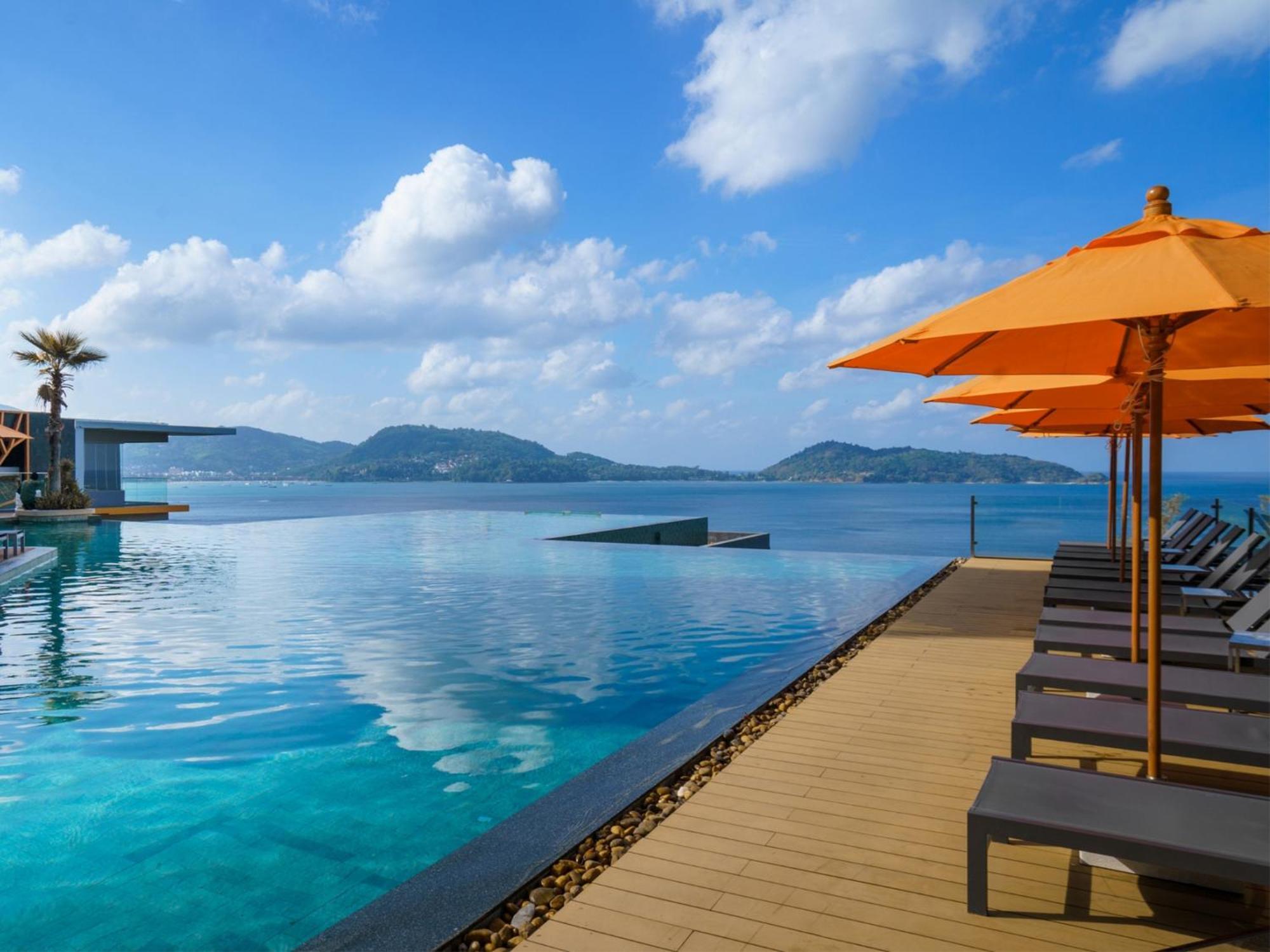 Kalima Resort And Spa Patong Kültér fotó Infinity pool at the resort